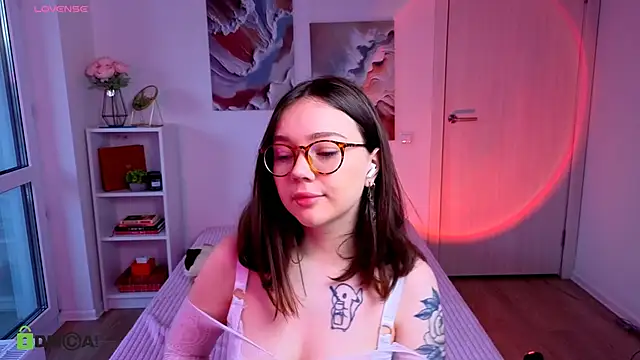 Snapshot of MilenaSaint chatting on September 28, 2025, 4:19 am MilenaSaint online show from September 28, 2025, 4:19 am