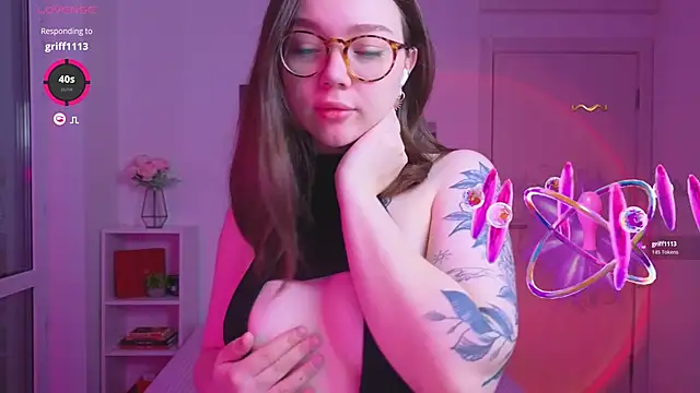 Snapshot of MilenaSaint chatting on October 27, 2025, 4:13 am MilenaSaint online show from October 27, 2025, 4:13 am