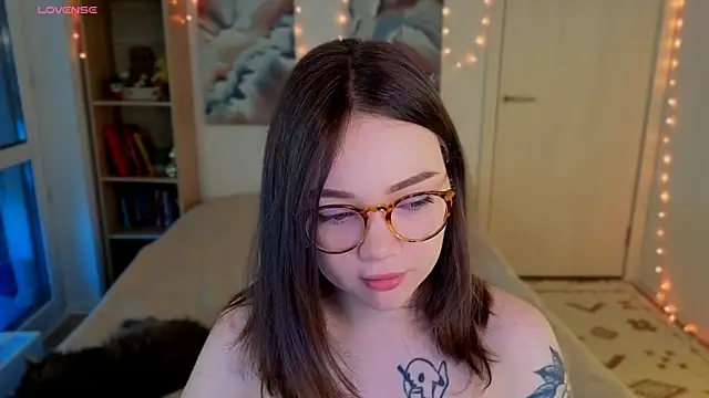 MilenaSaint online show from April 11, 2026, 4:09 am