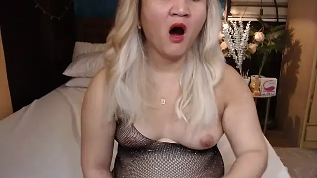 xheavenlytrans online show from October 31, 2025, 8:49 pm