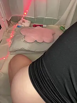 Anal Top online show from November 27, 2025, 9:15 pm