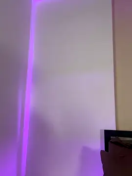 Snapshot of LalieFR chatting on December 21, 2025, 10:39 am LalieFR online show from December 21, 2025, 10:39 am