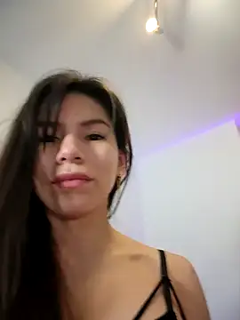 Snapshot of LalieFR chatting on February 9, 2026, 6:28 pm LalieFR online show from February 9, 2026, 6:28 pm