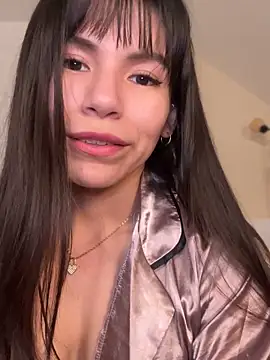 Snapshot of LalieFR chatting on November 5, 2025, 4:32 pm LalieFR online show from November 5, 2025, 4:32 pm