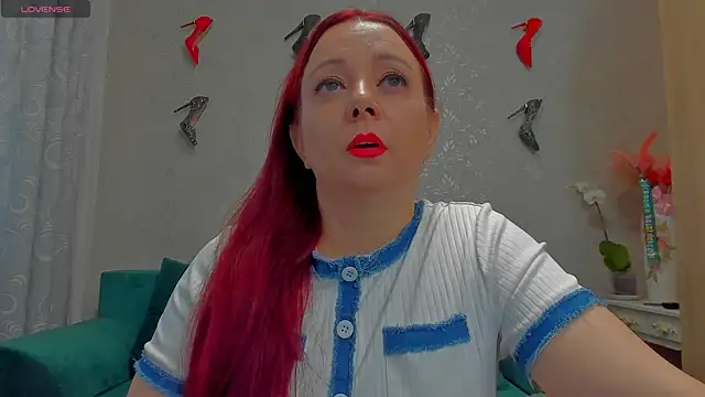 emilianna666 online show from November 6, 2025, 11:47 am