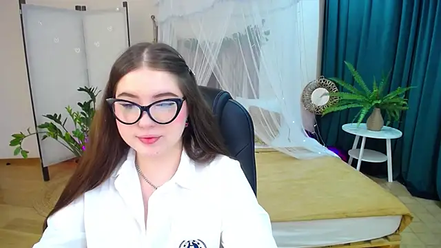 NicoleFoxery online show from March 7, 2025, 6:22 pm