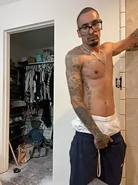 Prettyboiflaco online show from February 6, 2025, 11:53 am