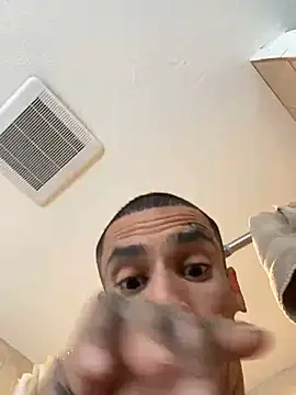 Prettyboiflaco online show from March 13, 2025, 3:17 pm