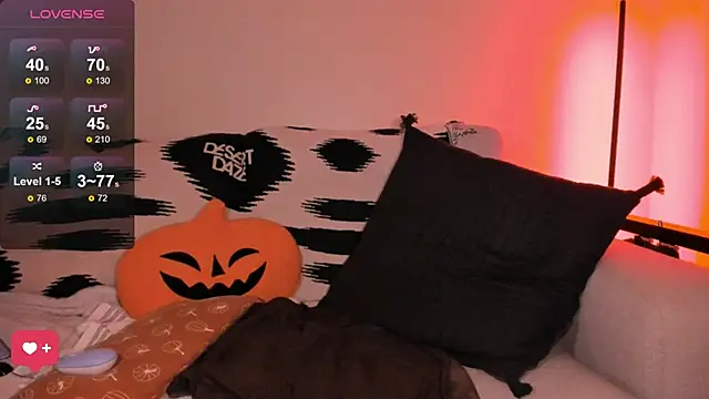 Evie-Luna online show from October 19, 2025, 1:19 am