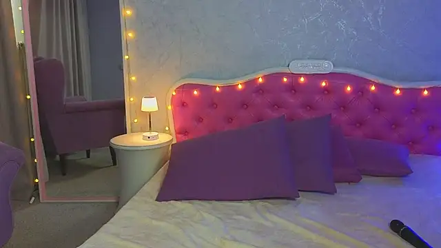 Snapshot of Ariana_Petite chatting on February 20, 2025, 5:23 am Ariana Petite online show from February 20, 2025, 5:23 am