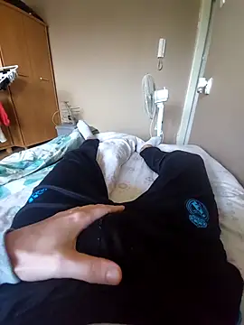 Snapshot of MlodyDres chatting on September 17, 2025, 7:32 am MlodyDres online show from September 17, 2025, 7:32 am