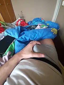 Snapshot of MlodyDres chatting on October 5, 2025, 6:37 am MlodyDres online show from October 5, 2025, 6:37 am