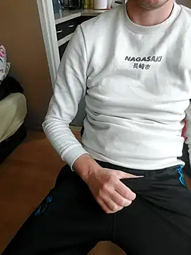 Snapshot of MlodyDres chatting on October 4, 2025, 8:05 am MlodyDres online show from October 4, 2025, 8:05 am