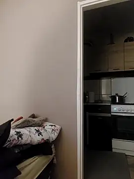 Snapshot of MlodyDres chatting on October 14, 2025, 4:40 pm MlodyDres online show from October 14, 2025, 4:40 pm