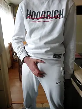 Snapshot of MlodyDres chatting on October 26, 2025, 7:31 am MlodyDres online show from October 26, 2025, 7:31 am