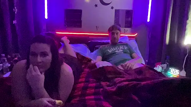 mirandamark2020 online show from April 8, 2026, 4:25 am