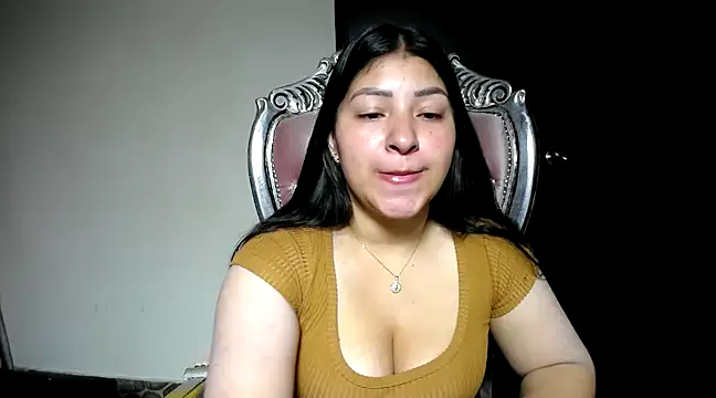 holly20a online show from February 26, 2025, 8:39 am