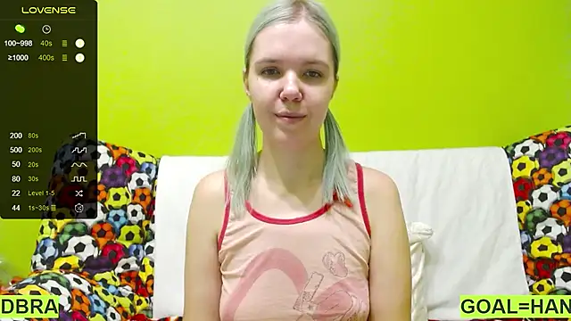 Snapshot of Ultra_Meow chatting on February 13, 2025, 2:34 am Ultra Meow online show from February 13, 2025, 2:34 am