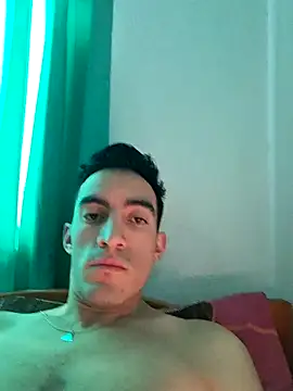 Snapshot of TommyMomentum chatting on October 8, 2025, 12:39 pm TommyMomentum online show from October 8, 2025, 12:39 pm