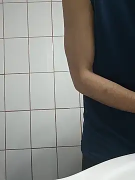 Snapshot of TommyMomentum chatting on October 17, 2025, 4:27 am TommyMomentum online show from October 17, 2025, 4:27 am