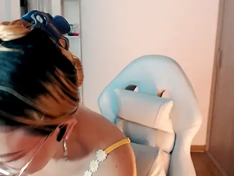 BOREAL MOON online show from November 18, 2025, 3:37 pm