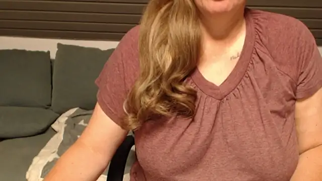 Snapshot of KimMitchelli chatting on September 25, 2025, 5:24 am KimMitchelli online show from September 25, 2025, 5:24 am