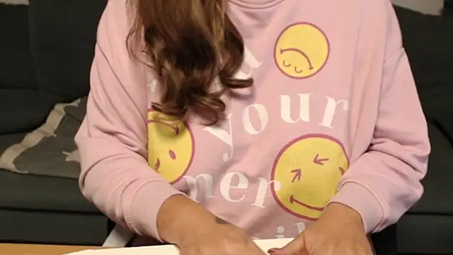 Snapshot of KimMitchelli chatting on October 6, 2025, 9:21 am KimMitchelli online show from October 6, 2025, 9:21 am