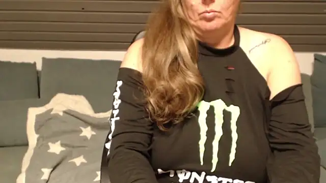 Snapshot of KimMitchelli chatting on September 17, 2025, 8:11 pm KimMitchelli online show from September 17, 2025, 8:11 pm