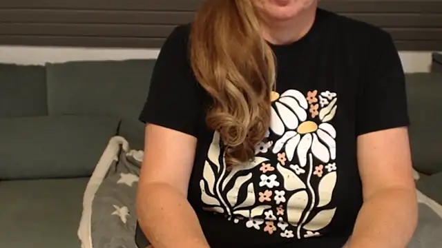 Snapshot of KimMitchelli chatting on September 18, 2025, 11:13 am KimMitchelli online show from September 18, 2025, 11:13 am