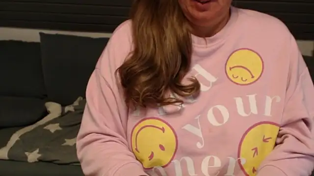 Snapshot of KimMitchelli chatting on September 24, 2025, 3:07 pm KimMitchelli online show from September 24, 2025, 3:07 pm