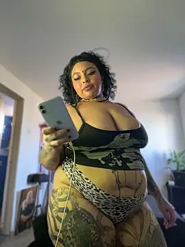 PrincessLauren420 online show from May 18, 2026, 9:30 pm