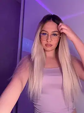 Snapshot of mollyxxx chatting on November 4, 2025, 1:42 am mollyxxx online show from November 4, 2025, 1:42 am