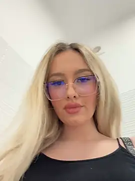 Snapshot of mollyxxx chatting on February 18, 2025, 11:33 am mollyxxx online show from February 18, 2025, 11:33 am