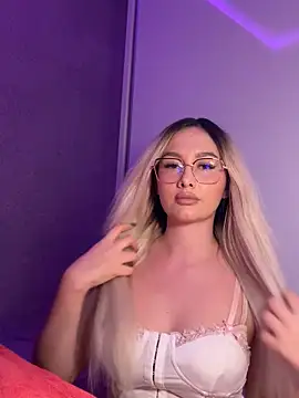 Snapshot of mollyxxx chatting on November 8, 2025, 2:48 am mollyxxx online show from November 8, 2025, 2:48 am