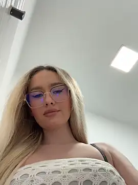 Snapshot of mollyxxx chatting on January 23, 2025, 12:09 pm mollyxxx online show from January 23, 2025, 12:09 pm