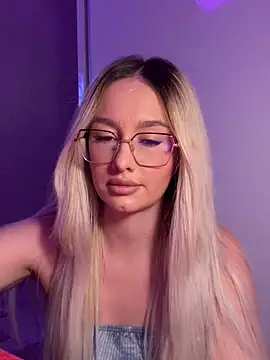 Snapshot of mollyxxx chatting on October 9, 2025, 2:23 am mollyxxx online show from October 9, 2025, 2:23 am