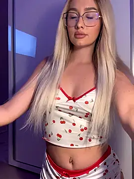 Snapshot of mollyxxx chatting on September 22, 2025, 10:27 pm mollyxxx online show from September 22, 2025, 10:27 pm