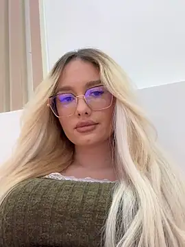 Snapshot of mollyxxx chatting on October 22, 2025, 4:01 am mollyxxx online show from October 22, 2025, 4:01 am