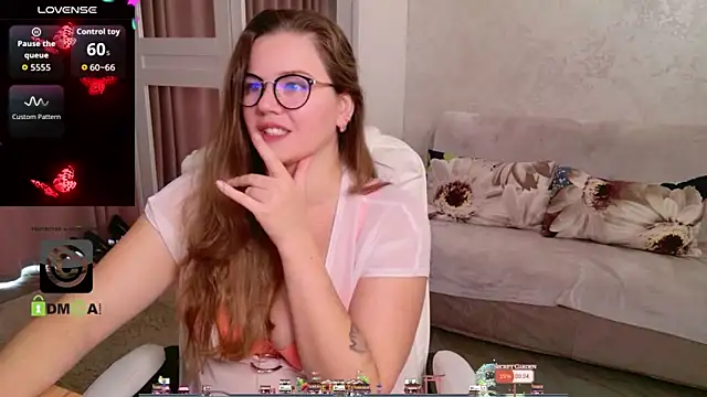 KellyKleine online show from November 4, 2025, 9:46 am