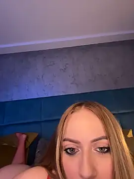 Snapshot of RockQueen_A chatting on February 19, 2026, 4:42 am RockQueen A online show from February 19, 2026, 4:42 am