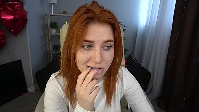EmilyFoxxi online show from March 10, 2025, 12:38 pm
