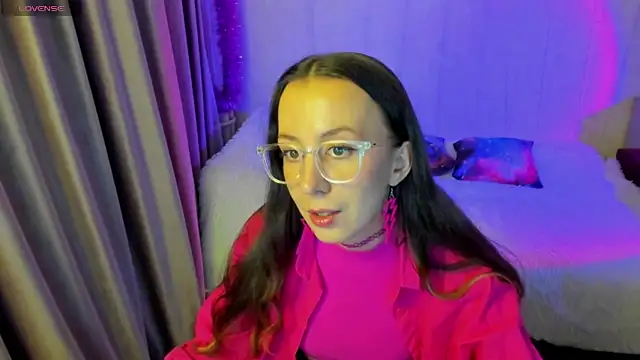 CurlySteph online show from November 9, 2025, 4:00 pm