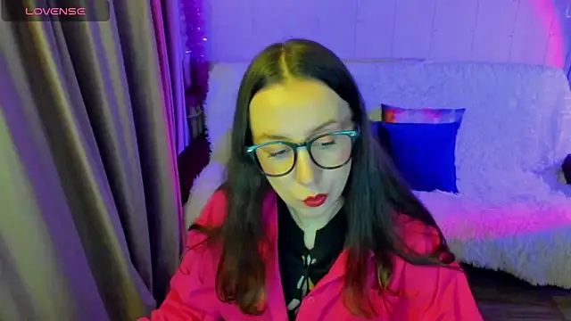 CurlySteph online show from December 19, 2025, 4:31 pm