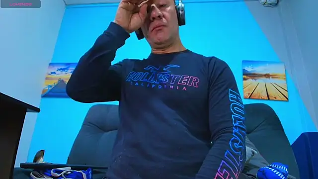 Snapshot of juanses_n_toro chatting on September 24, 2025, 12:44 pm juanses n toro online show from September 24, 2025, 12:44 pm