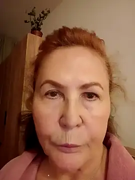 Snapshot of Hottie-Mom chatting on October 8, 2025, 9:37 pm Hottie-Mom online show from October 8, 2025, 9:37 pm