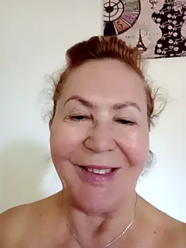 Snapshot of Hottie-Mom chatting on September 21, 2025, 8:08 am Hottie-Mom online show from September 21, 2025, 8:08 am