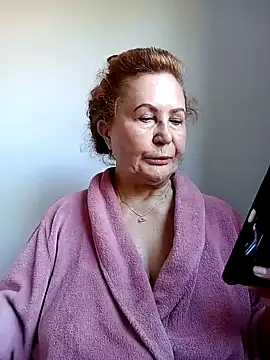 Snapshot of Hottie-Mom chatting on September 28, 2025, 9:49 am Hottie-Mom online show from September 28, 2025, 9:49 am