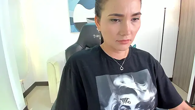 Snapshot of SaraParker_ chatting on October 31, 2025, 4:14 pm SaraParker online show from October 31, 2025, 4:14 pm