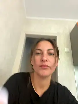 Snapshot of EmmaAmazingEyes chatting on September 25, 2025, 10:21 am EmmaAmazingEyes online show from September 25, 2025, 10:21 am