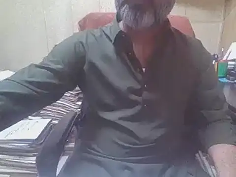 hairymaster95 online show from November 7, 2025, 4:17 am